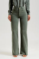 Calça Jeans Wide Leg Modeladora Cós Super Alto Barra Desfiada Verde