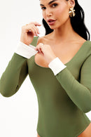 Body Manga Longa Decote Quadrado Curve Dupla Face Verde com Off White