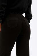 Calça Jeans Wide Leg Modeladora Cós Super Alto Barra Corte a Laser Preto Intenso
