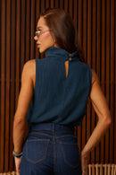 Blusa Feminina de Linho com Gola Drapeada Dunas Azul Marinho