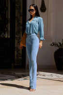 Calça Jeans Boot Cut Modeladora Inesquecível Cós Médio Clara