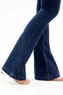 Calça Jeans Flare Modeladora Curva dos Sonhos Cós Médio