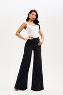 Calça Jeans Pantalona Modeladora Cós Médio Preta