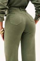 Calça Jeans Wide Leg Modeladora Cós Super Alto Barra Desfiada Verde